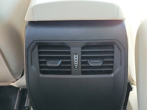 Used 2024 BMW M240i Coupe RWD image 9