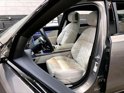 Certified 2025 BMW 760i xDrive image 26