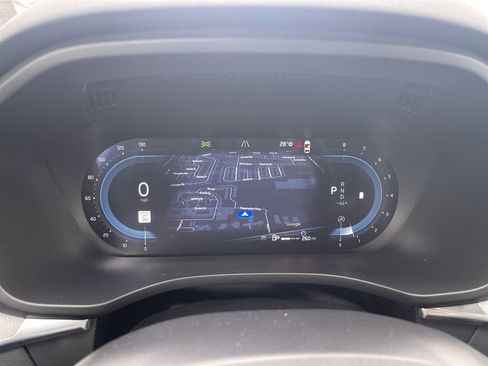 Used 2025 Volvo XC60 B5 Plus image 22