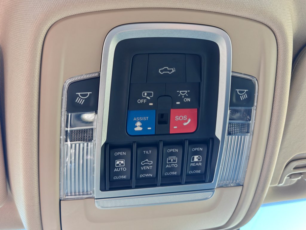 Used 2021 RAM 1500 Laramie AWD/4WD image 11
