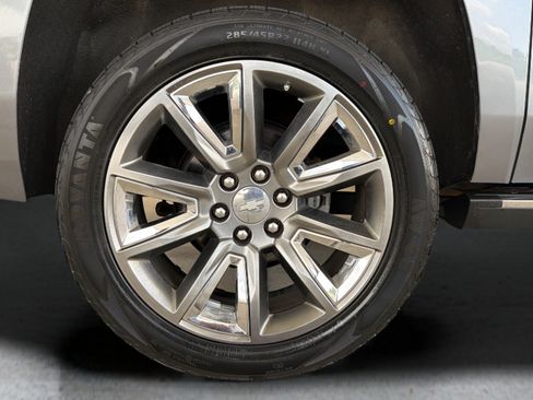 Used 2019 Chevrolet Suburban Premier AWD/4WD image 30