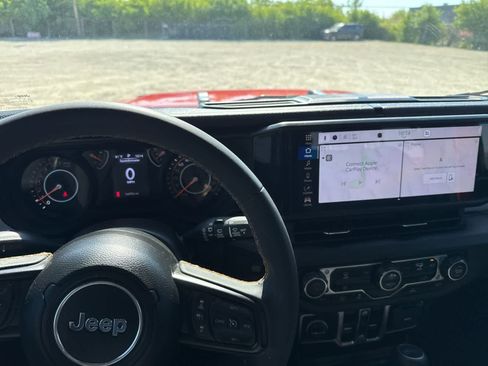 Used 2024 Jeep Wrangler Unlimited Sport AWD/4WD image 17