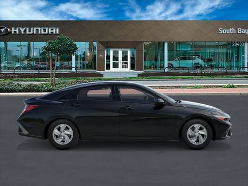 New 2026 Hyundai Elantra SE image 7