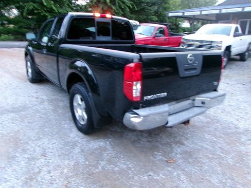Used 2007 Nissan Frontier SE w/ SE Value Truck Pkg RWD image 2