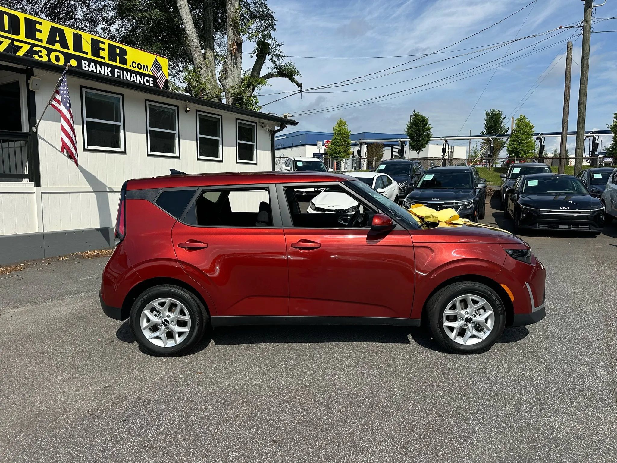 Used 2025 Kia Soul LX w/ LX Technology Package FWD image 3
