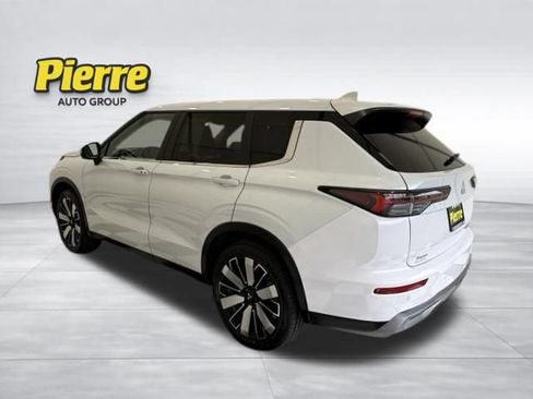 Used 2025 Mitsubishi Outlander SE AWD/4WD image 2