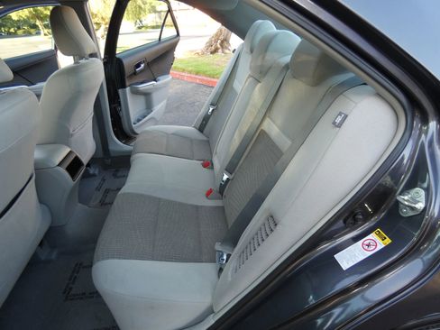 Used 2013 Toyota Camry LE image 46