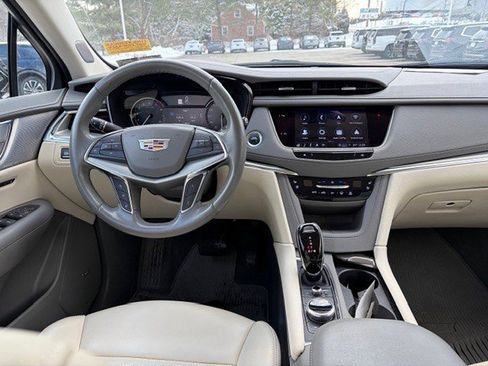 Certified 2022 Cadillac XT5 Premium Luxury image 9