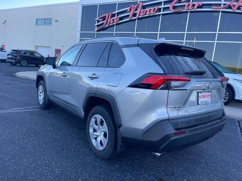 Used 2021 Toyota RAV4 LE FWD image 4