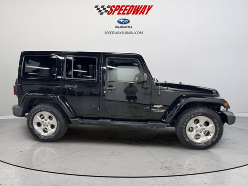 Used 2015 Jeep Wrangler Unlimited Sahara AWD/4WD image 4