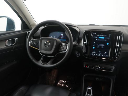 Used 2025 Volvo XC40 B5 Plus image 15