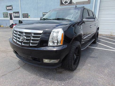 Used 2007 Cadillac Escalade EXT w/ Information Package AWD/4WD image 3