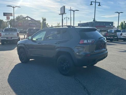 Used 2022 Jeep Cherokee Latitude AWD/4WD image 4