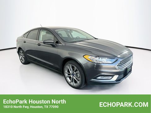 Used 2017 Ford Fusion SE w/ Equipment Group 201A FWD image 1