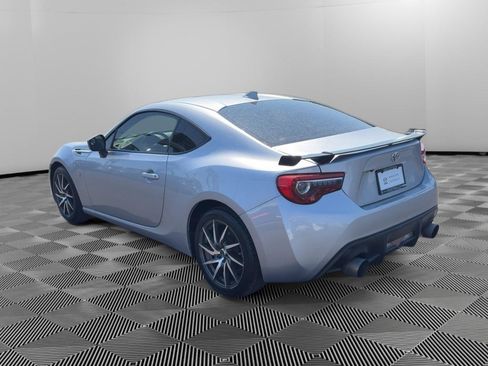 Used 2018 Toyota 86 RWD image 5