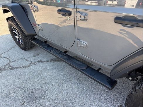 Used 2023 Jeep Wrangler Unlimited Rubicon w/ Cold Weather Group AWD/4WD image 15