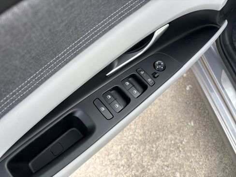 New 2025 Hyundai Elantra Limited image 15