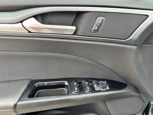 Used 2015 Ford Fusion SE image 10