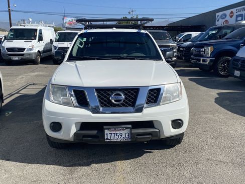 Used 2018 Nissan Frontier SV image 3