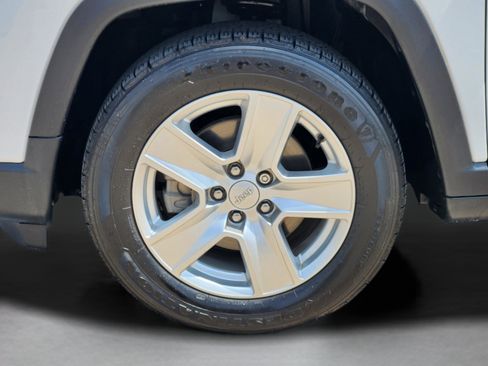 Used 2022 Jeep Compass Latitude FWD image 36
