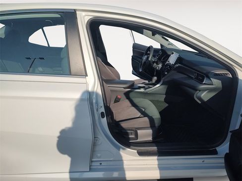 Used 2023 Toyota Camry LE image 15