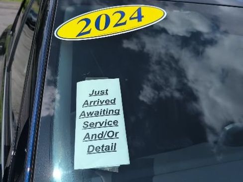 Used 2024 Nissan Pathfinder SL AWD/4WD image 9