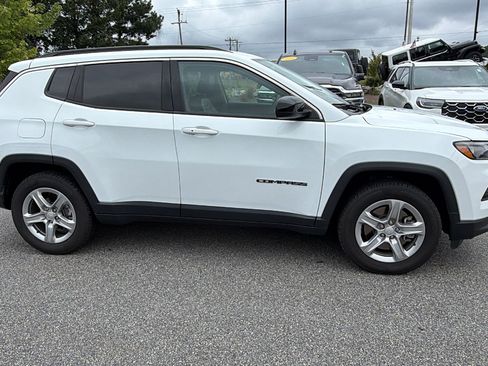 Used 2024 Jeep Compass Latitude AWD/4WD image 7