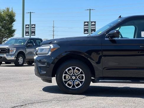 Used 2023 Ford Expedition XLT AWD/4WD image 4