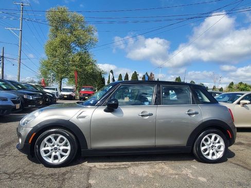 Used 2019 MINI Cooper 4-Door Hardtop FWD image 2