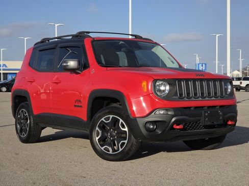 Used 2016 Jeep Renegade Trailhawk image 2