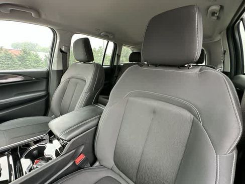 Used 2023 Jeep Grand Cherokee Laredo AWD/4WD image 12