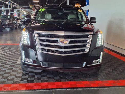 Used 2019 Cadillac Escalade Luxury AWD/4WD image 3