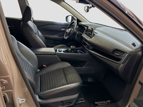 Used 2025 Nissan Rogue SV w/ Rock Creek Premium Package image 32