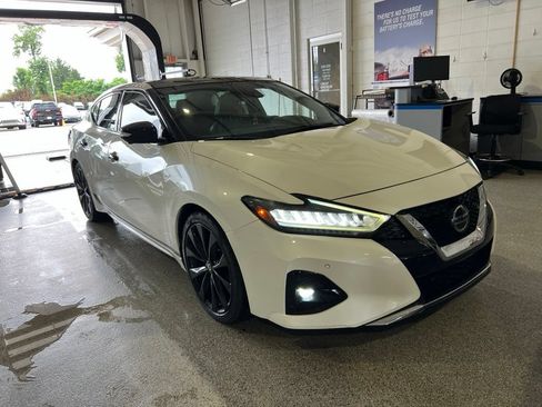 Used 2019 Nissan Maxima SR w/ Premium Package FWD image 2