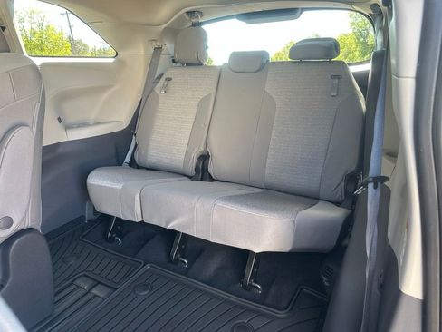 Used 2022 Toyota Sienna LE FWD image 19