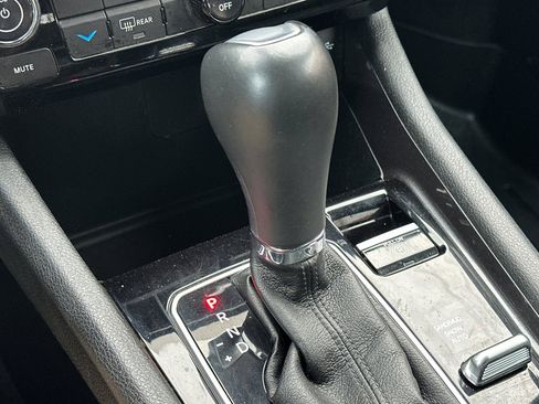 Used 2024 Jeep Compass Latitude image 33