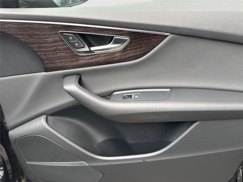 Used 2022 Audi Q8 Premium Plus w/ Premium Plus Package image 35