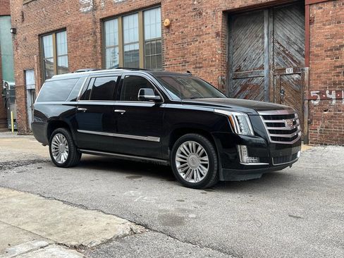 Used 2015 Cadillac Escalade ESV Premium image 2