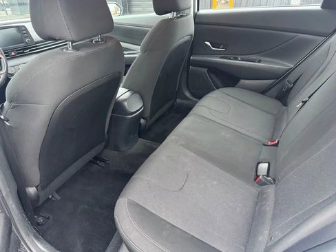 Used 2021 Hyundai Elantra SE image 6