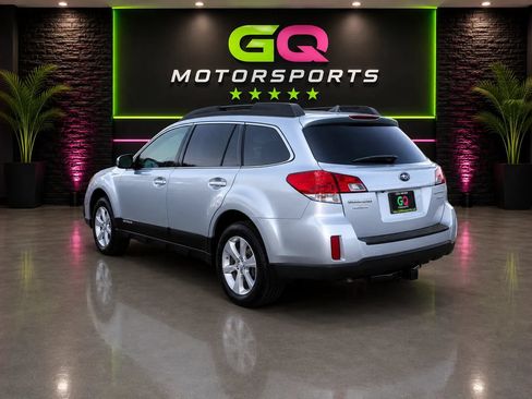Used 2013 Subaru Outback 3.6R Limited w/ Moonroof Pkg AWD/4WD image 5