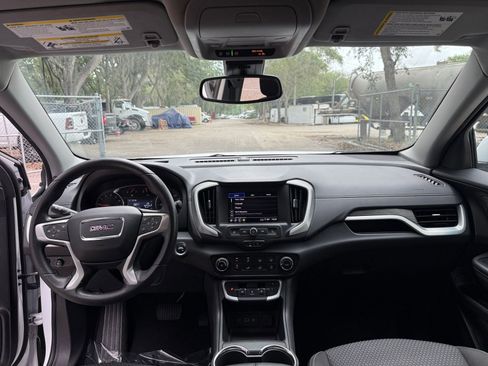 Used 2024 GMC Terrain SLE FWD image 31