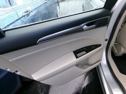 Used 2018 Ford Fusion Energi SE FWD image 33