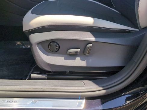 Used 2025 Volkswagen Taos SE FWD image 22