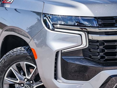 Used 2022 Chevrolet Tahoe Z71 w/ Luxury Package AWD/4WD image 3