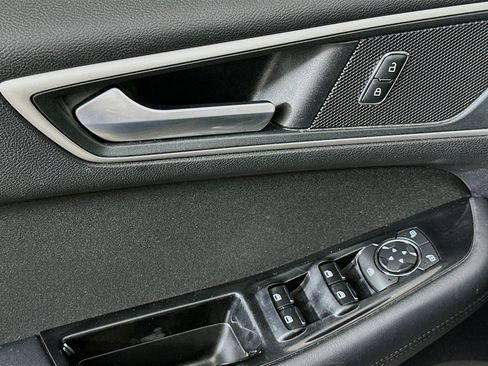 Used 2019 Ford Edge SEL image 15