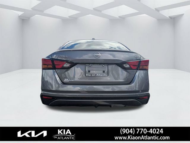 Used 2025 Nissan Altima 2.5 SV FWD image 4