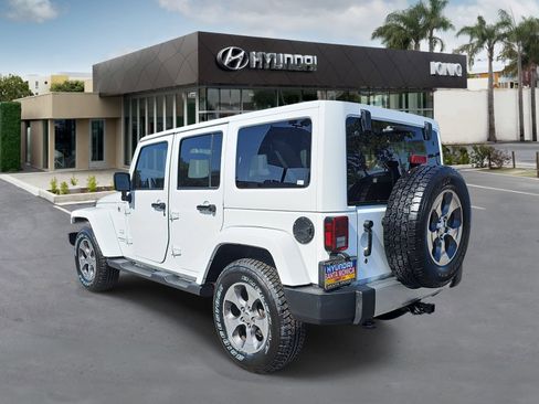 Used 2017 Jeep Wrangler Unlimited Sahara w/ Connectivity Group AWD/4WD image 5