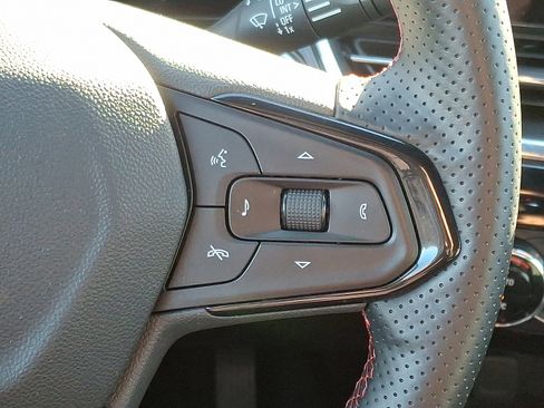 Used 2025 Chevrolet Trax RS w/ Driver Confidence Package image 22