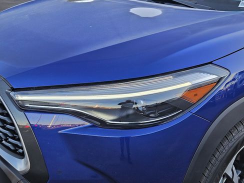 Used 2025 Toyota Corolla Cross XLE image 10