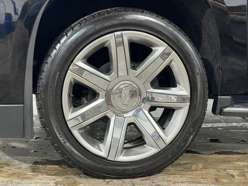 Used 2019 Cadillac Escalade Premium Luxury AWD/4WD image 11